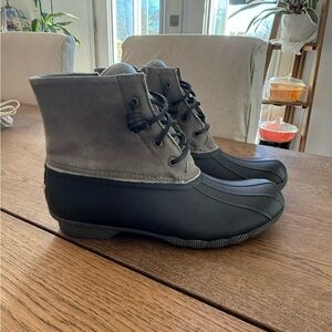 Great condition Woman’s Sperry Saltwater Duck Boots size 10